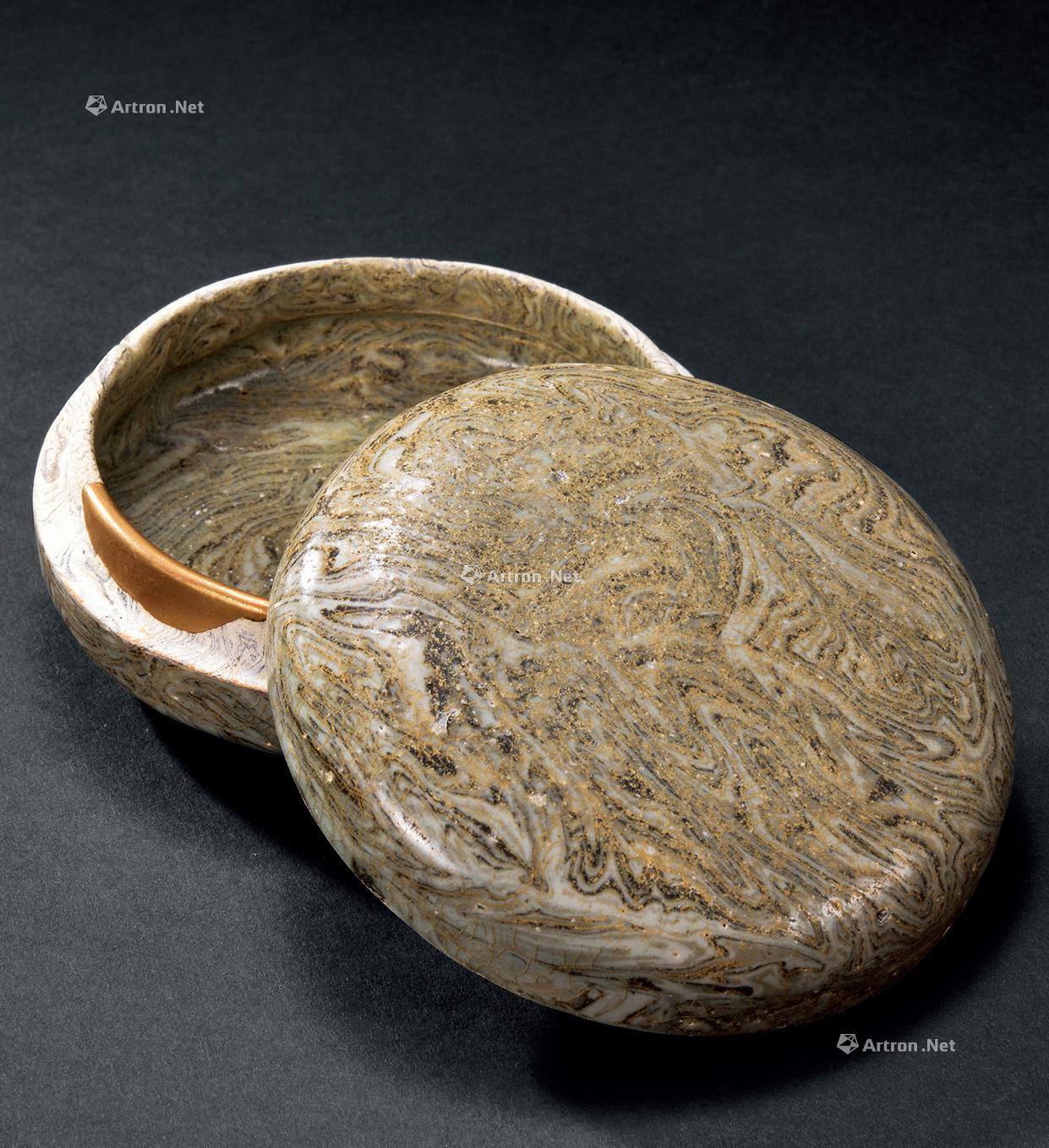 170012世纪绞胎釉盖盒