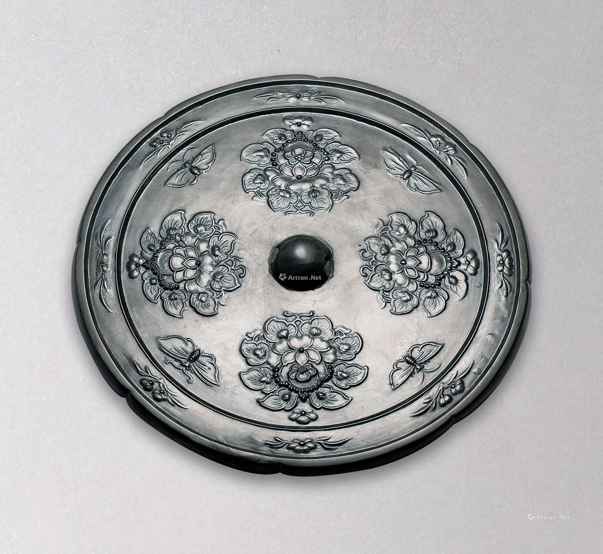 1070牡丹花卉纹镜