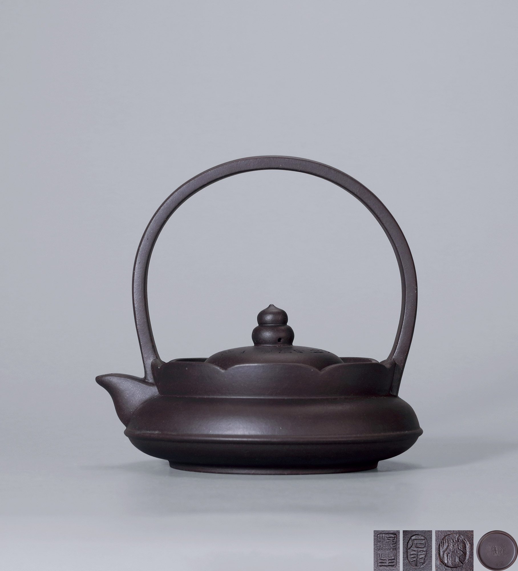 5258当代沈汉生制僧帽提梁壶
