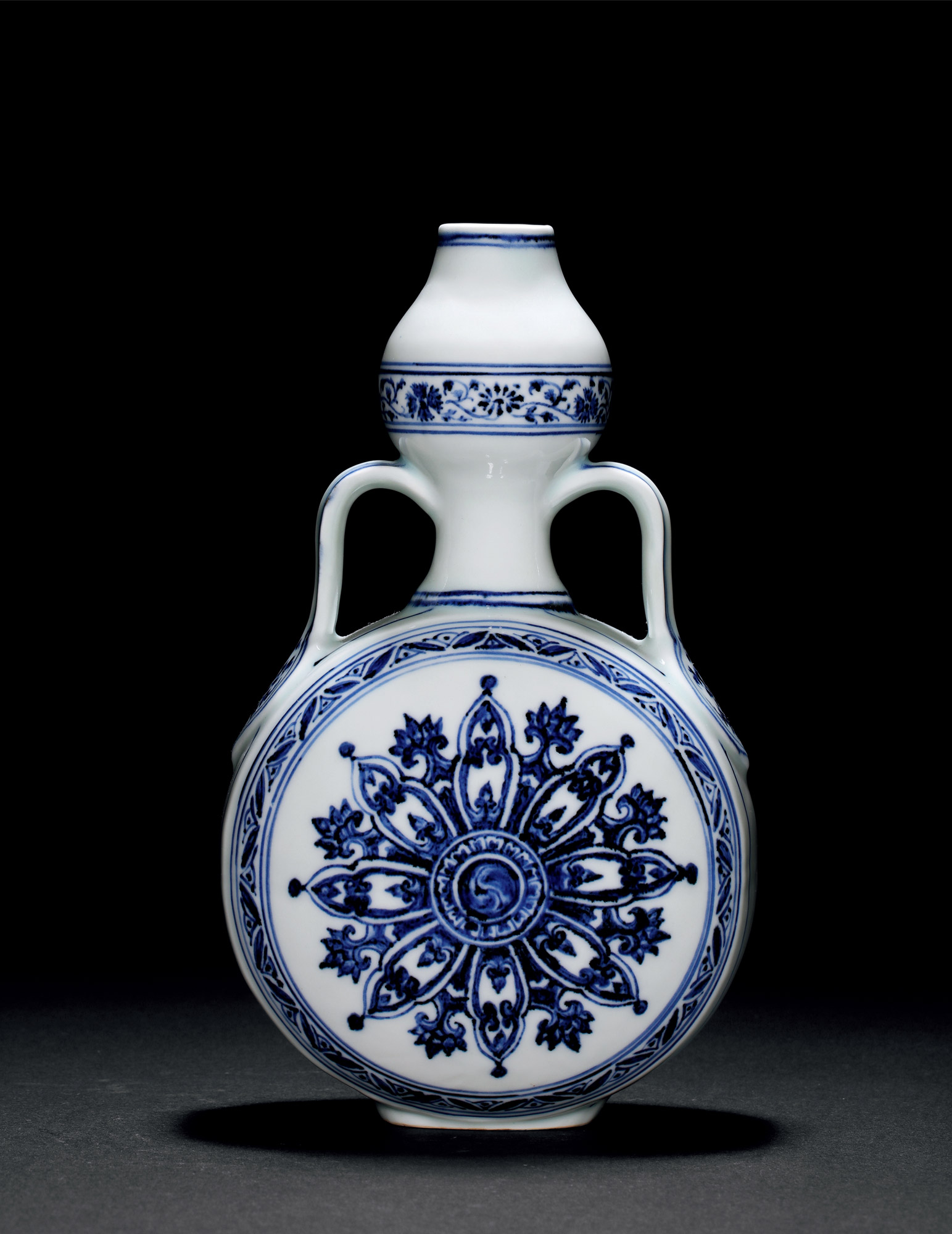 明永乐青花轮花纹绶带耳葫芦瓶 拍卖品 图片 价格 鉴赏 明代青花瓷器 雅昌艺术品拍卖网