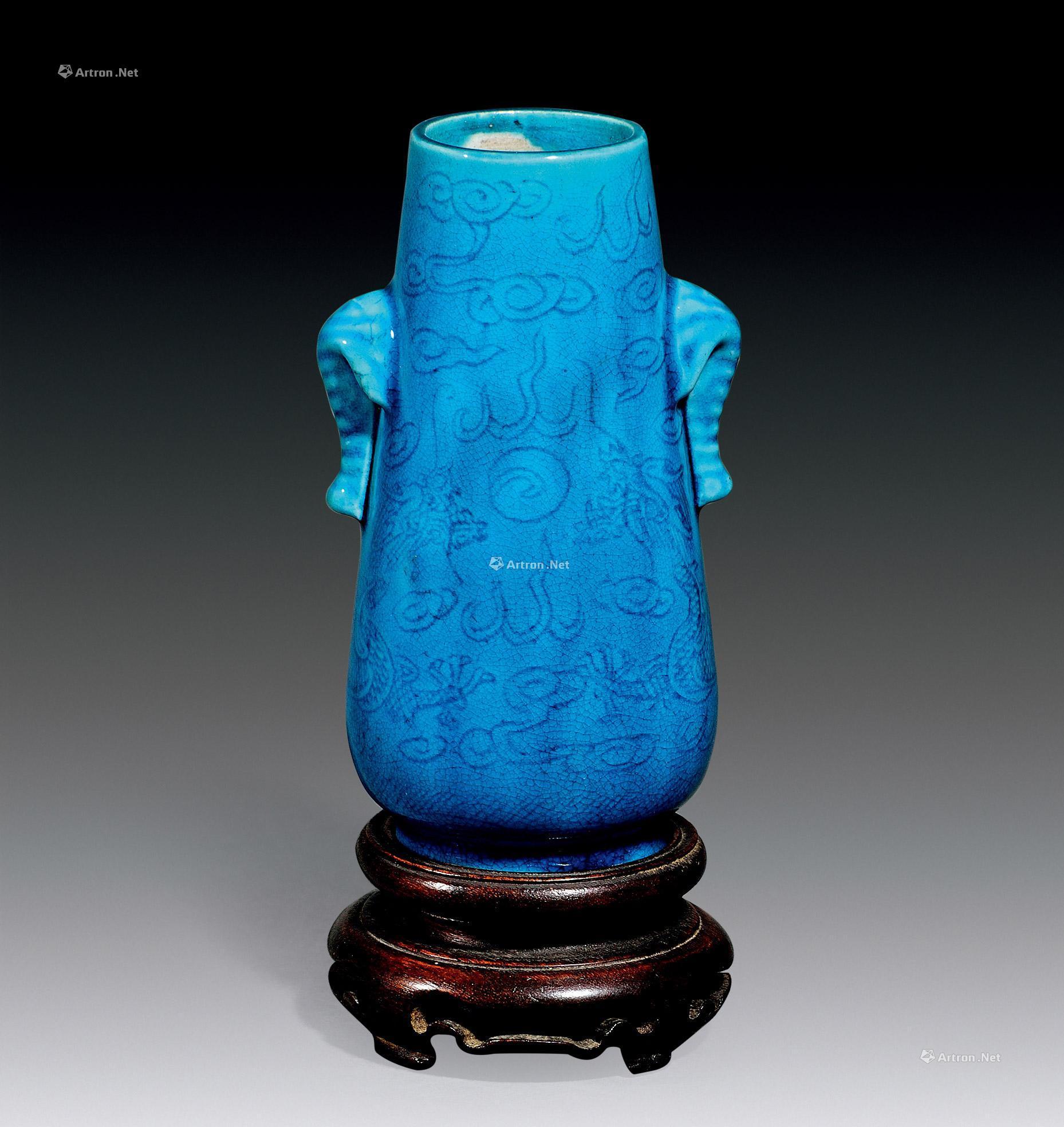 【清 孔雀绿釉暗刻双龙抢珠双耳小瓶】拍卖品_图片_价格_鉴赏_清代