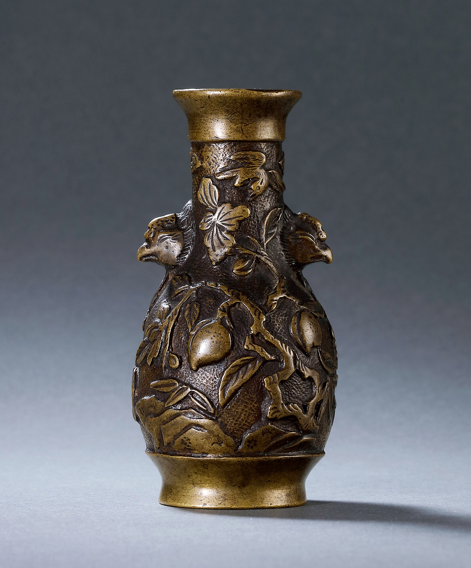 【清 铜浮雕"多子多寿"双耳瓶】拍卖品_图片_价格_鉴赏_铜器_雅昌艺术