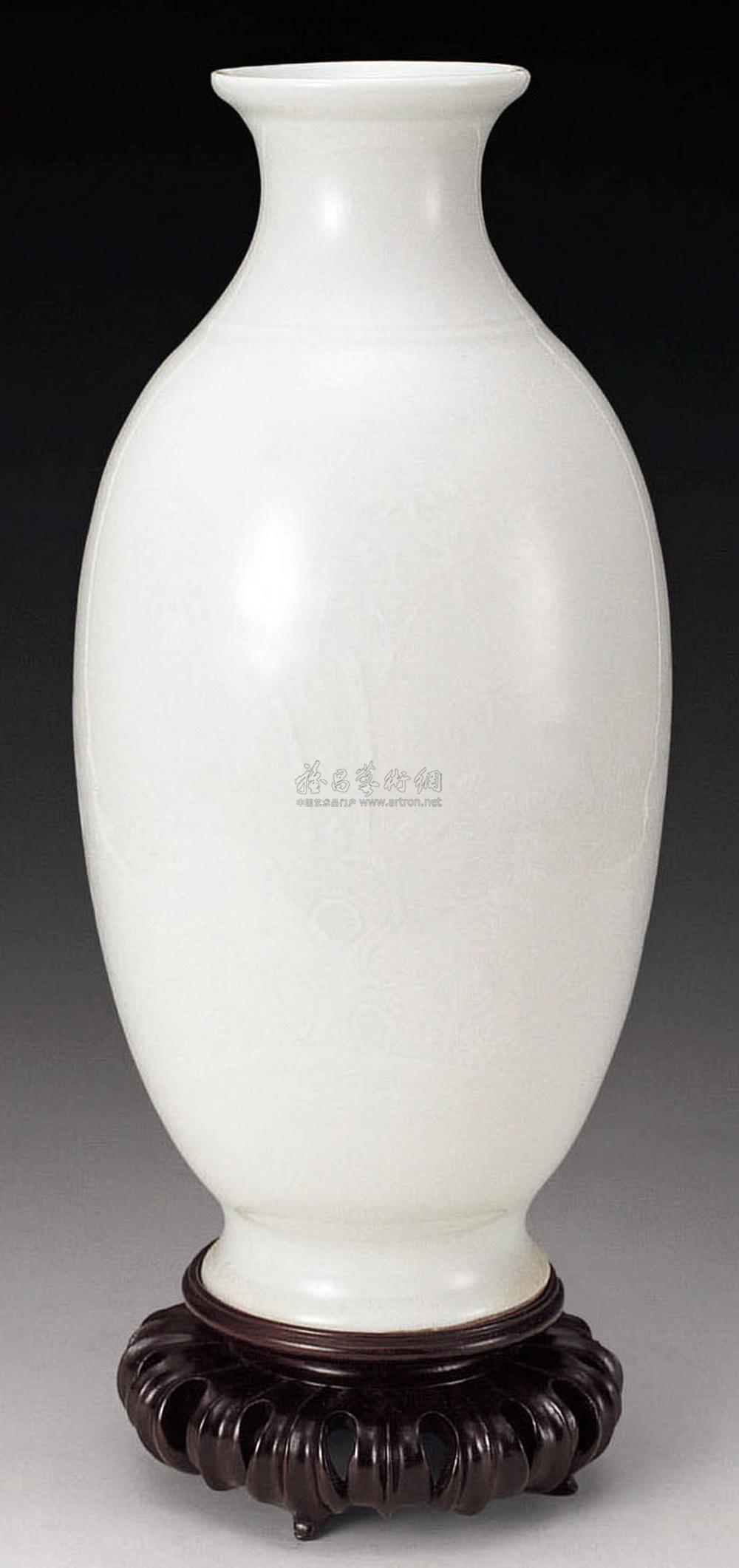 白釉暗刻竹石花蝶撇口瓶】拍卖品_图片_价格_鉴赏_清代单色釉瓷器