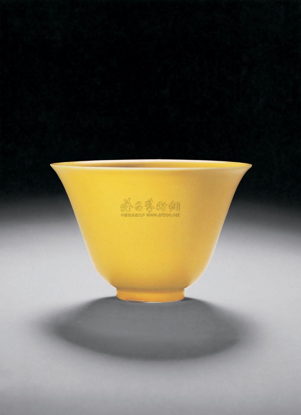 506明嘉靖黄釉钟式杯