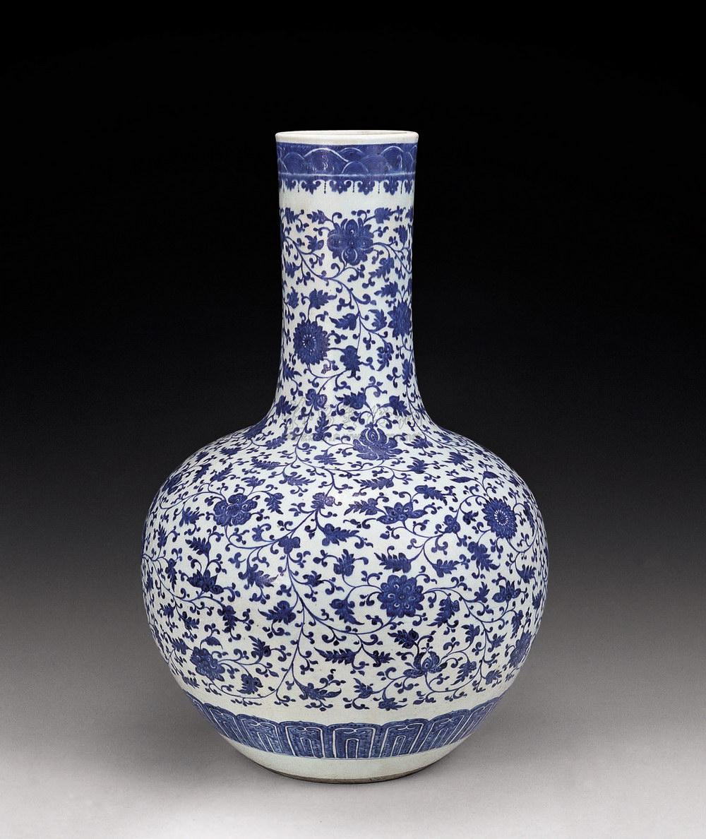 【清乾隆 青花缠枝花卉天球瓶】拍卖品_图片_价格_鉴赏_清代青花瓷器
