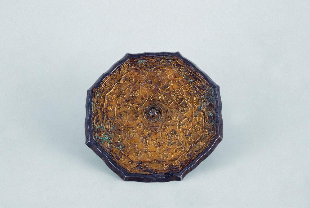 0361 唐 鎏金花鸟纹八角铜镜