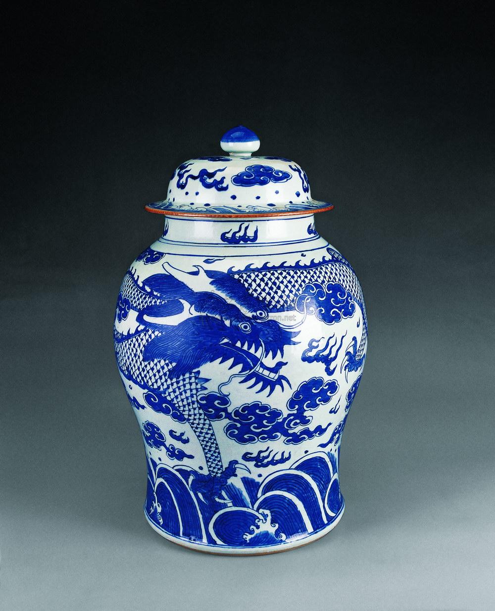 0120清乾隆青花龙纹将军罐