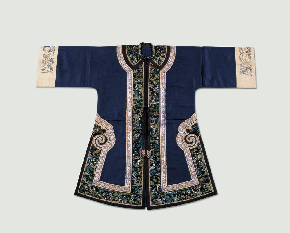 1793 清 藏青地纳纱绣对襟女长褂