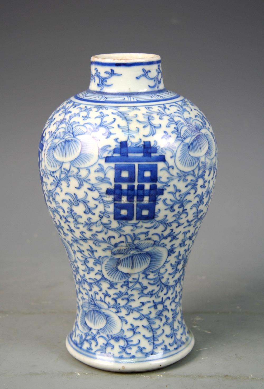 0711清青花淡描喜字纹梅瓶