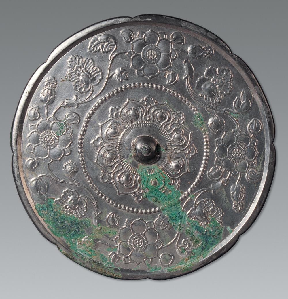 5545 唐 花卉纹镜