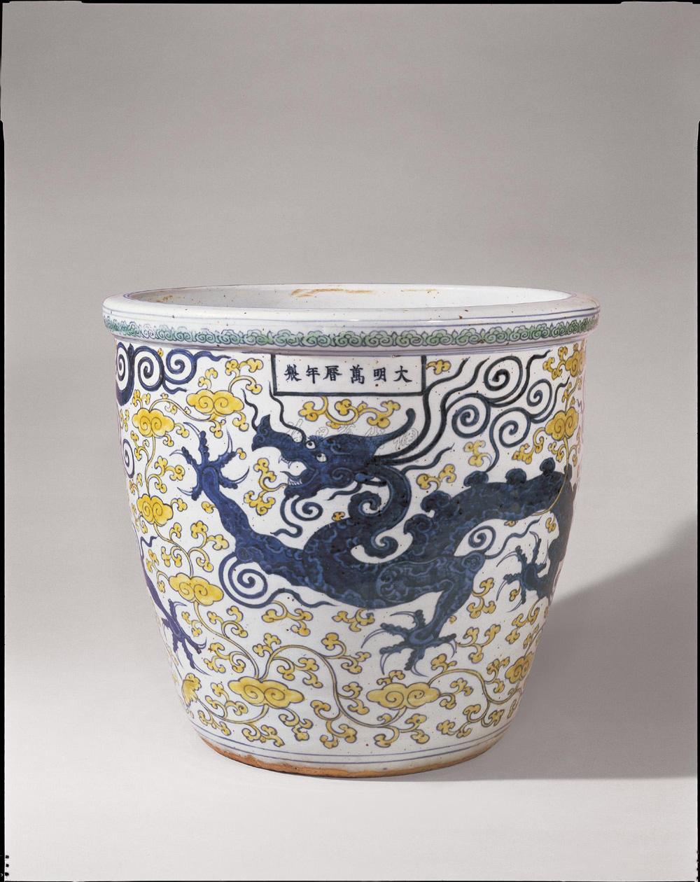 0453 明万历 五彩穿花龙纹大缸