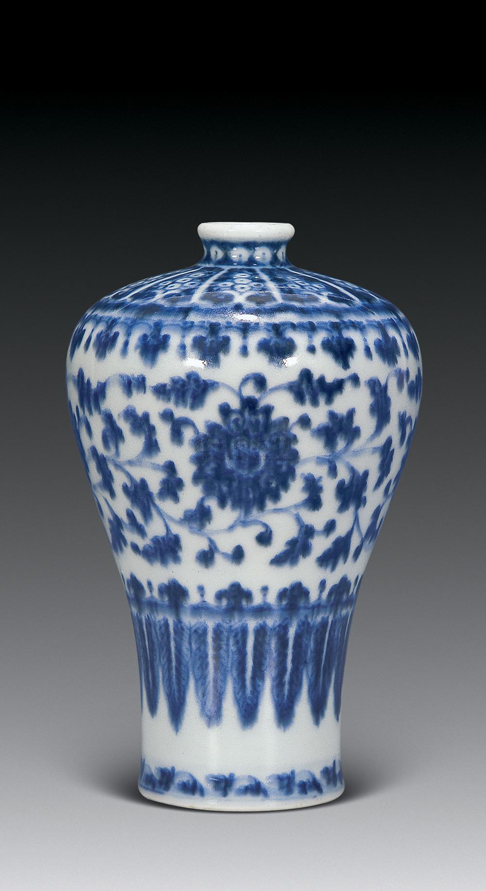 【清乾隆 青花缠枝莲纹梅瓶】拍卖品_图片_价格_鉴赏_清代青花瓷器