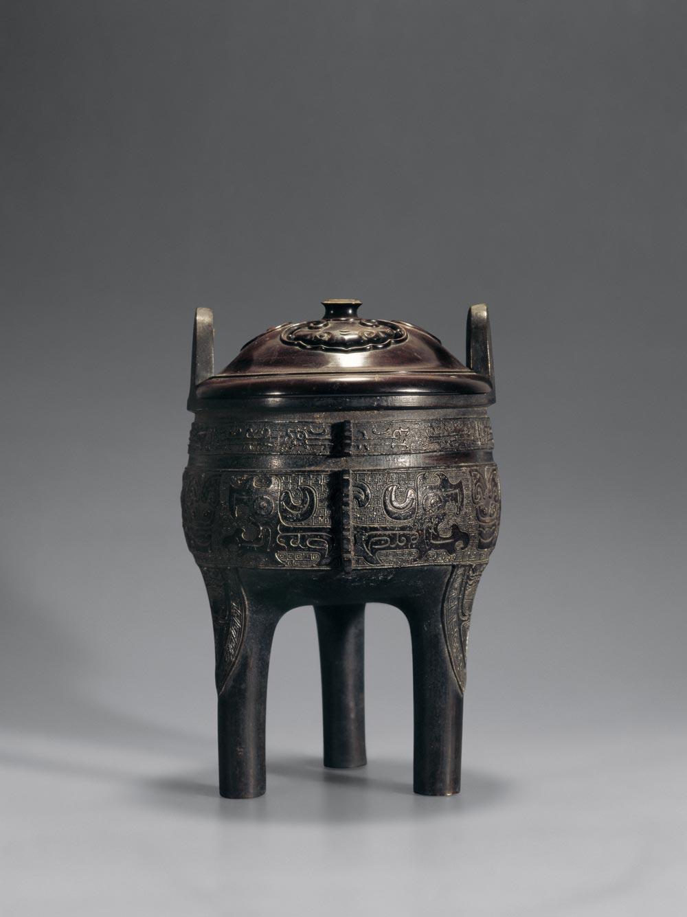 0270清初铜夔龙三足鼎