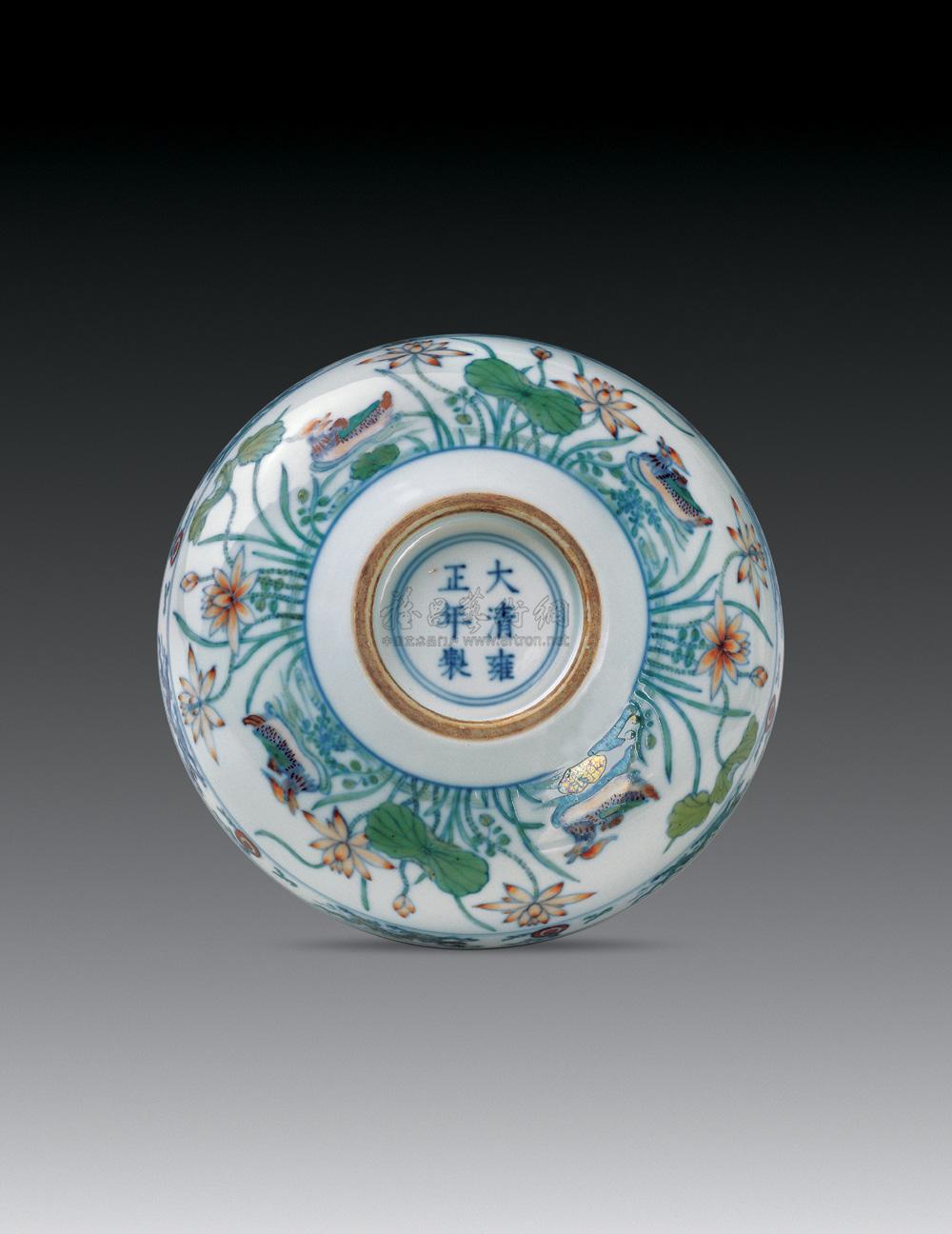 【清雍正 斗彩荷塘鸳鸯纹卧足盘】拍卖品_图片_价格_鉴赏_清代斗彩