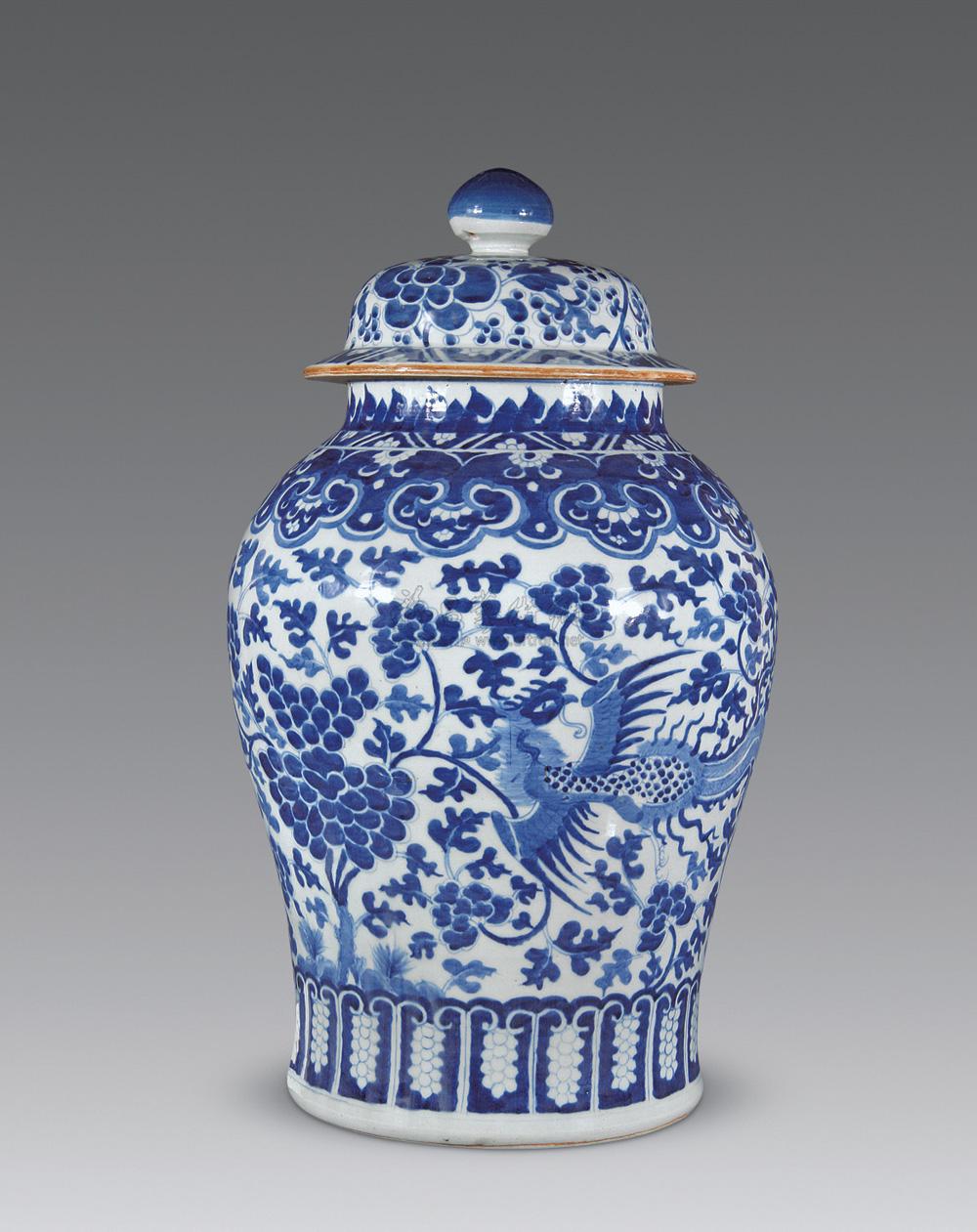 0526 清中期 青花凤穿牡丹纹将军罐