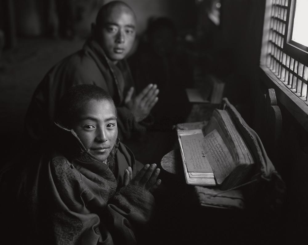 【2005年作 读经的小僧人,久治,青海,2005 银盐纸