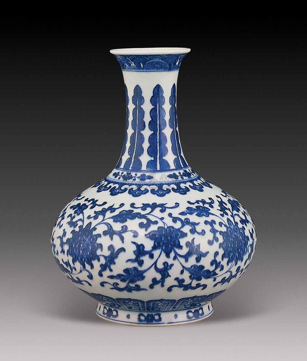 【清雍正 青花缠枝花卉赏瓶】拍卖品_图片_价格_鉴赏_清代青花瓷器
