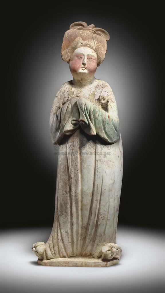 0407 唐 彩绘红陶怀犬仕女俑