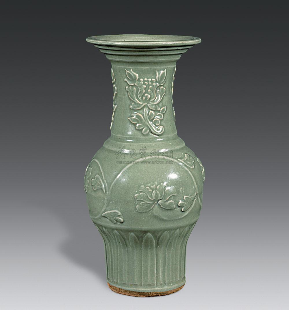 2278元龙泉窑贴花牡丹撇口瓶