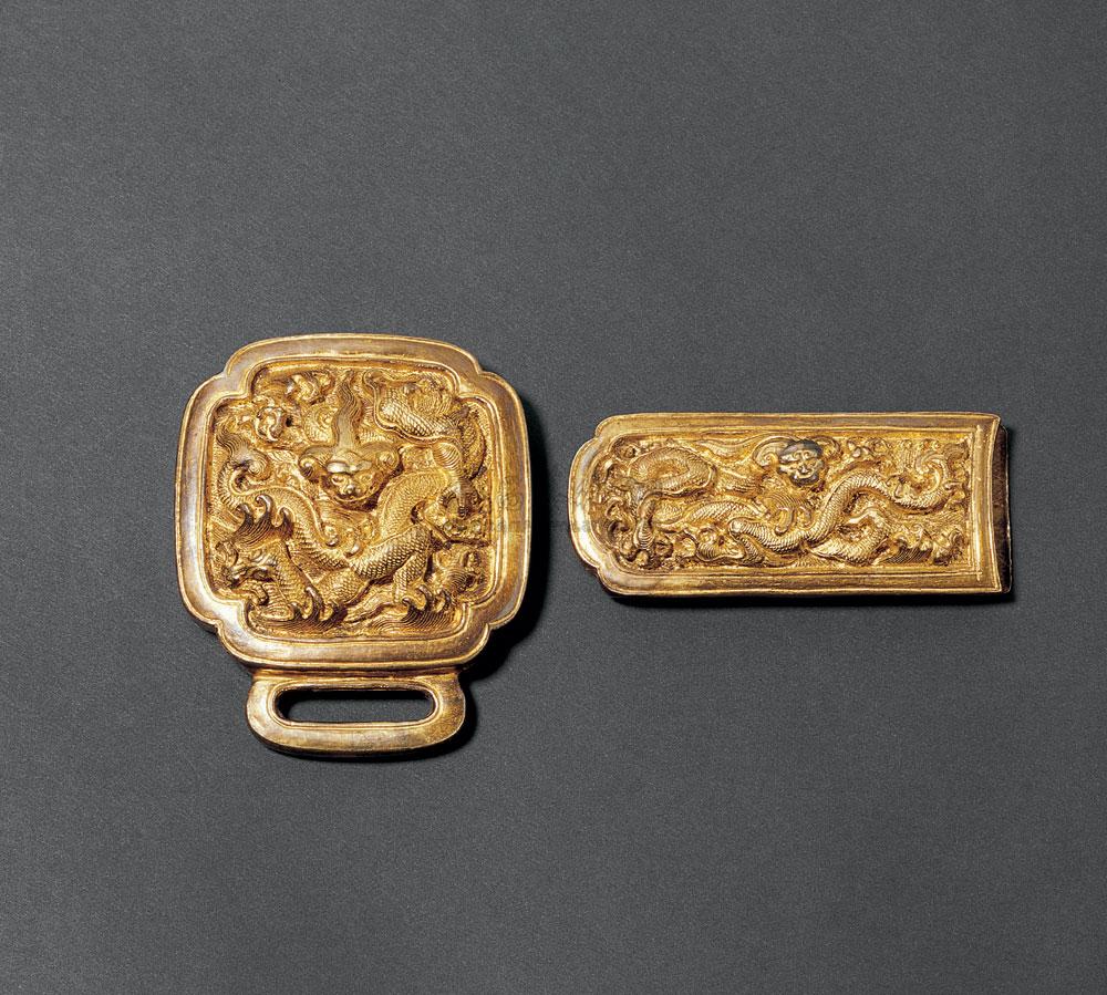 0792明中期银鎏金斗牛纹带饰二件