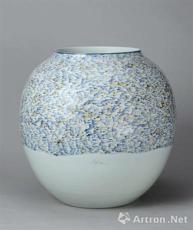 《自游快乐 free and happy》  白明 高55x直径55cm  瓷器