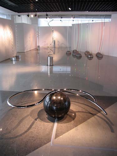 "光·动的雕塑"伊藤隆道作品展