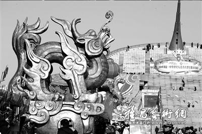 韩美林之女瑞兽雕塑设计矗立中华世纪坛