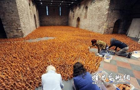 英国雕塑艺术家将展出4万个黏土人物