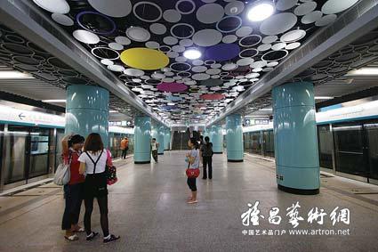 北京地铁4号线车站设置艺术壁画(组图)