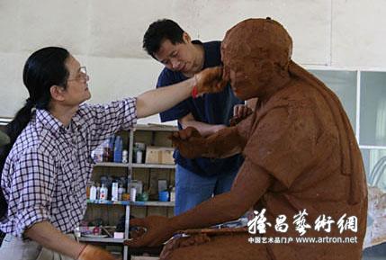 台湾雕塑家应邀到徐州创作澳门回归纪念雕像