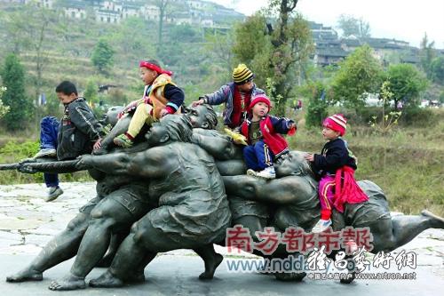 让《胖女人》雕塑回到大地上去