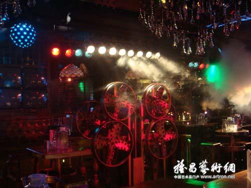 YOUNIK扶持年轻设计师的先驱