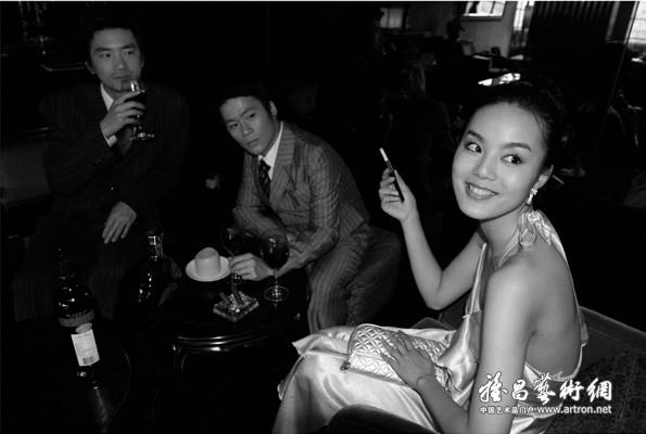 杨福东：黄小姐在M的晚上2号
