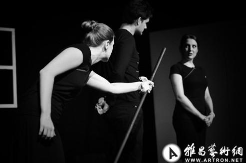 《太阳不是我们的》揭幕当代戏剧节