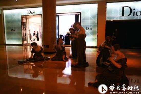 金融街举办“倾塑”当代雕塑展：时尚与艺术相逢