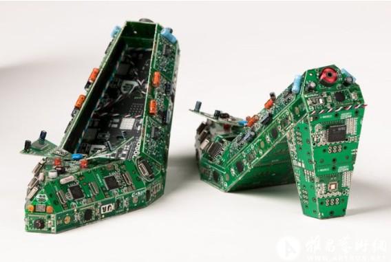 废物利用：废旧电路板制作的雕塑