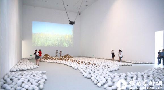 “莫非·卵--施少平个展”在今日美术馆开幕