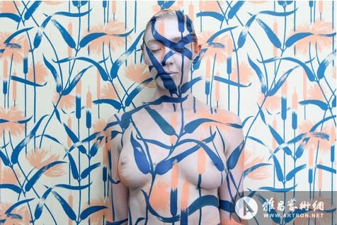 澳人体彩绘艺术家办展 上演画笔下的隐身术