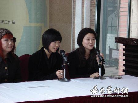两位青年策展人介绍艺术家